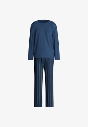 Marineblauwe longsleeve t-shirt met een ronde hals en een borstzak, gecombineerd met gestreepte pyjamabroek met verticale strepen in marineblauw en bruin.