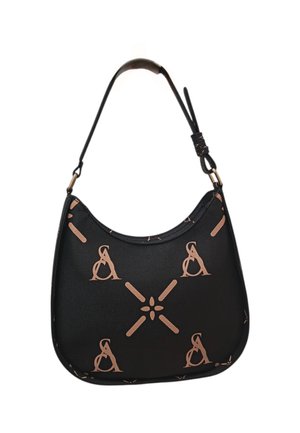 Borsa a tracolla nera con una parte superiore curva, decorata con simboli e lettere astratte color beige, dotata di una tracolla corta regolabile con accessori dorati.