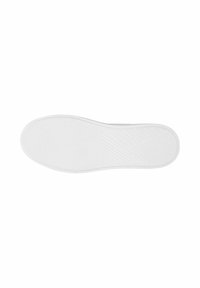 Semelle de chaussure blanche avec des motifs de bande de roulement diagonaux et entrecroisés texturés sur un fond blanc uni.