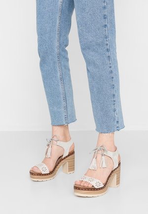 Sandalias de tacón - off-white