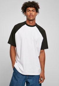 Urban Classics RAGLAN TEE - Trükipildiga T-särk - white black