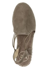 Suède espadrille met een ronde neus, olijfgroene kleur, zachte textuur en kruislings straps, in accent met contrasterende gestikte randen.