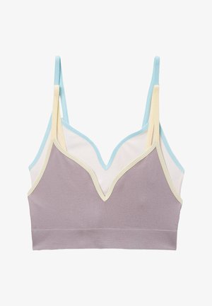 Bralette en tissu doux avec des bonnets côtelés lilas, des panneaux supérieurs superposés crème et blancs, et des bretelles fines réglables bleu clair et crème.