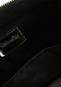 Tamaris TAS CILLA 27 CM - Håndtasker - black