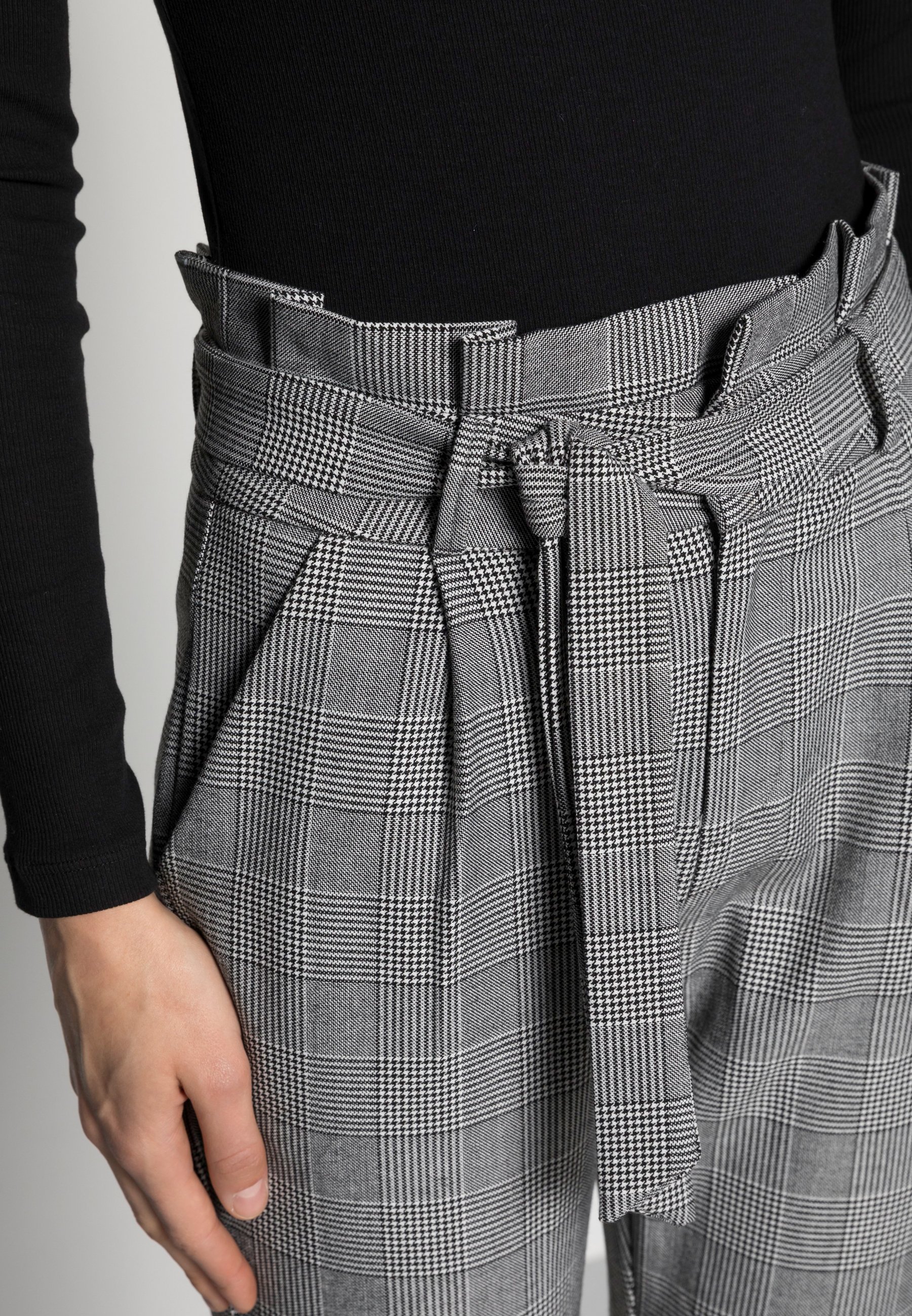 Vero Moda VMEVA PAPERBAG CHECK PANT 