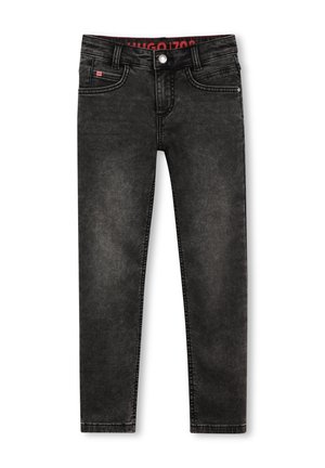 Slim-fit mørkegrå falmede jeans med knap foran, bæltestropper og fem-lomme-design lagt fladt på hvid baggrund.
