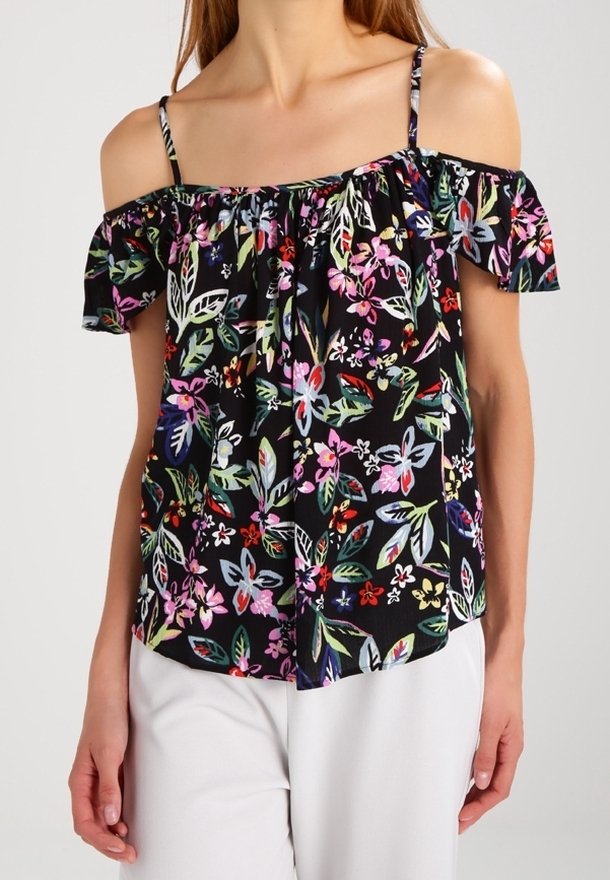 Mustat kukkakuosiset olkaimettomat yläosat, joissa on kirkkaan pinkkejä, vihreitä ja sinisiä kuvioita. Varustettu röyhelökauluksella ja ohuilla olkaimilla. Pehmeä materiaali.