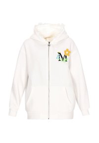 Fehér cipzáras kapucnis pulóver fodros kapucnival, elülső zsebekkel és színes virágos hímzéssel, amelyen fekete "M" betű és zöld részletek láthatók.