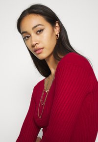 Even&Odd Vestido direito - red