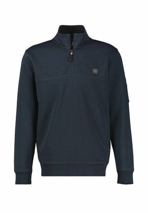 Marineblauer Langarmpullover mit Viertelreißverschluss, hohem Kragen, gerippten Bündchen und Saum sowie einem kleinen Patch-Logo auf der linken Brust.