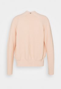 Rosa stickad tröja med långa ärmar, rund halsringning och ribbade manschetter. Har en liten logoknapp på baksidan. Mjuk textur.