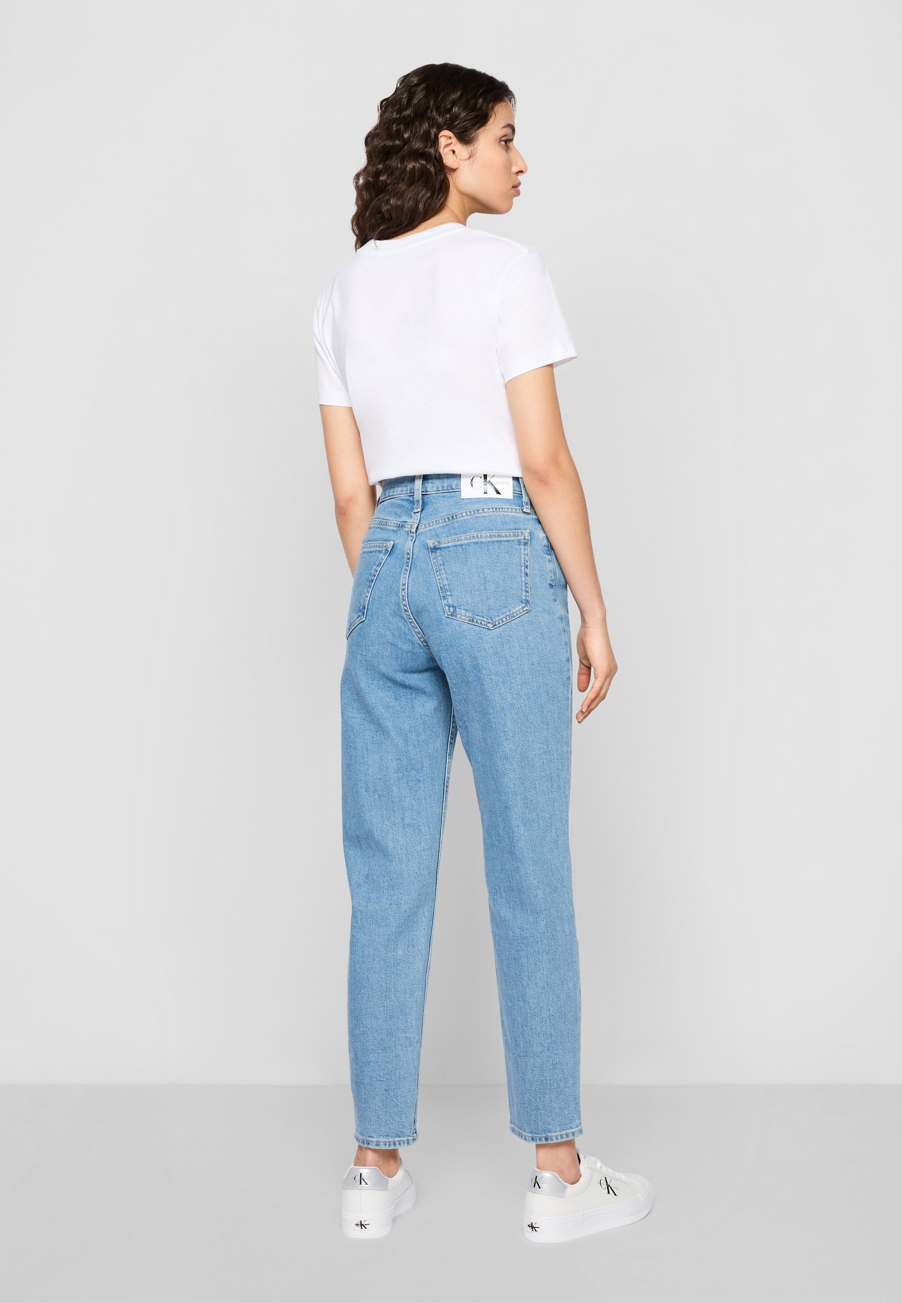 Calvin Klein Jeans MOM - Mom jeans - denim medium/blauw denim/bluedenim -  Zalando.nl