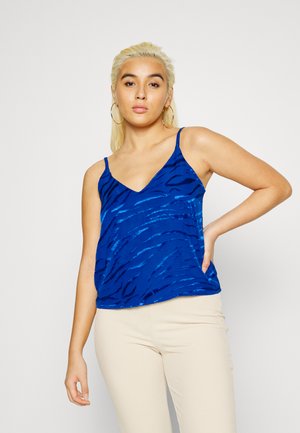 Top azul com um design de decote em V, apresentando um padrão de estampa animal texturizado com riscas em azul mais escuro. Alças de espaguete ajustáveis.