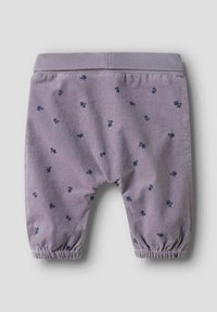 Lilla kordfløyelsbukser med elastisk midjebånd og rynkede mansjetter, med et blomstermønster i marineblått og grønt. Glatt tekstur, uformelt design.