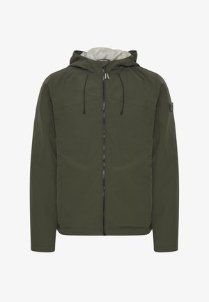 Zelená kapucňová bunda s předním zipem, stahovacími šňůrkami a hladkým povrchem. Obsahuje nášivku s logem na rukávu.