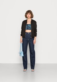 Weekday ROWE EXTRA HIGH - Calças de ganga de perna direita - blue