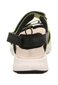 Czarno-zielona sportowa sandał z regulowanym paskiem, wyściełaną wkładką i białą podeszwą z teksturowanym wzorem.