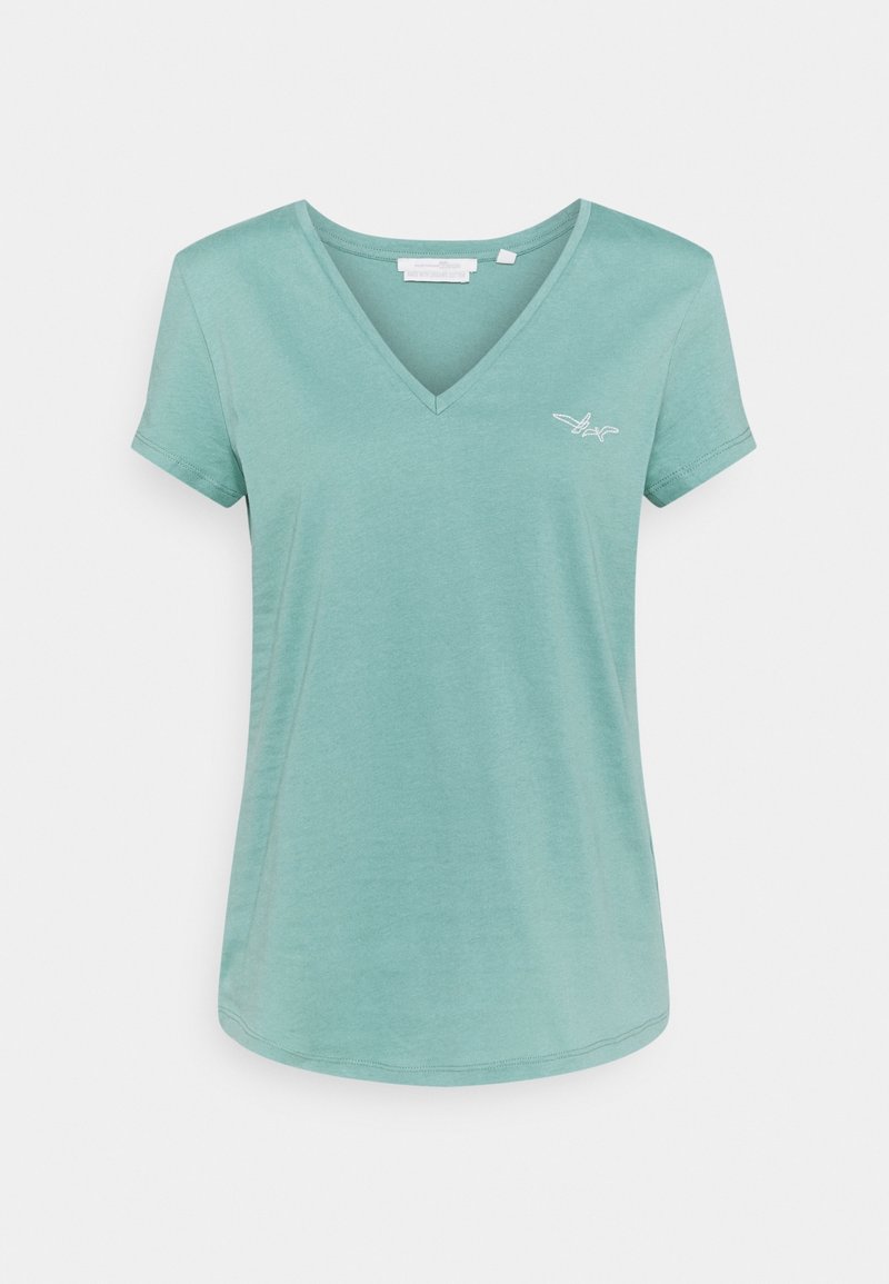 T-shirt vert clair à manches courtes avec col en V et petit logo brodé blanc sur le côté gauche de la poitrine, présenté sur un fond blanc uni.