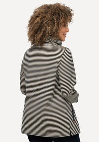 Ulla Popken RINGEL CLASSIC STEHKRAGEN LANGARM - Sudadera