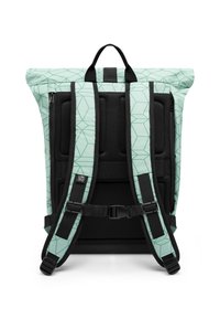 Zaino con motivo geometrico in verde menta, dotato di imbottitura in rete nera, spallacci regolabili neri e maniglia superiore. Presenta una chiusura a fibbia e a zip.