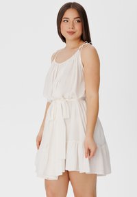 Laurella SHAE - Kasdienė suknelė - white