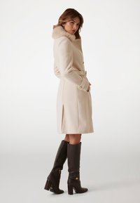 Guess AMELIA DOUBLE BREAST - Palton clasic - creme