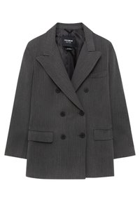 Blazer croisé en tissu gris foncé à fines rayures ; doté de revers nets, deux poches avant et six boutons noirs.