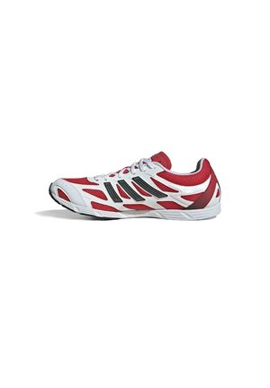 Zapatilla deportiva con parte superior de malla roja y acentos sintéticos blancos, rayas negras y una suela de goma duradera, diseñada para el rendimiento.