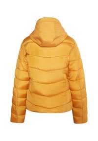 Gul pufferjakke med hætte, kviltet design med vandrette sømme og glat tekstur. Bagsiden viser en tætsiddende silhuet.