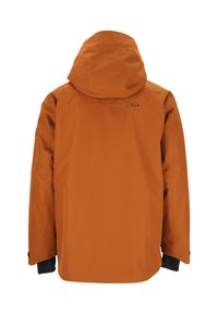 Wasserabweisende orangefarbene Jacke mit Kapuze, ausgestattet mit schwarzen Bündchen und einem schlichten Design. Die Rückansicht unterstreicht die glatte Textur und die minimalistische Details.