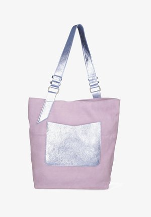 Borsa tote lavanda con una grande tasca frontale in argento metallico e spallacci regolabili abbinati.