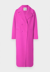 Fuchsia uld-blandet lang frakke med dobbeltradet front, klippet krave og sidelommer. Har en glat tekstur og en løs pasform.