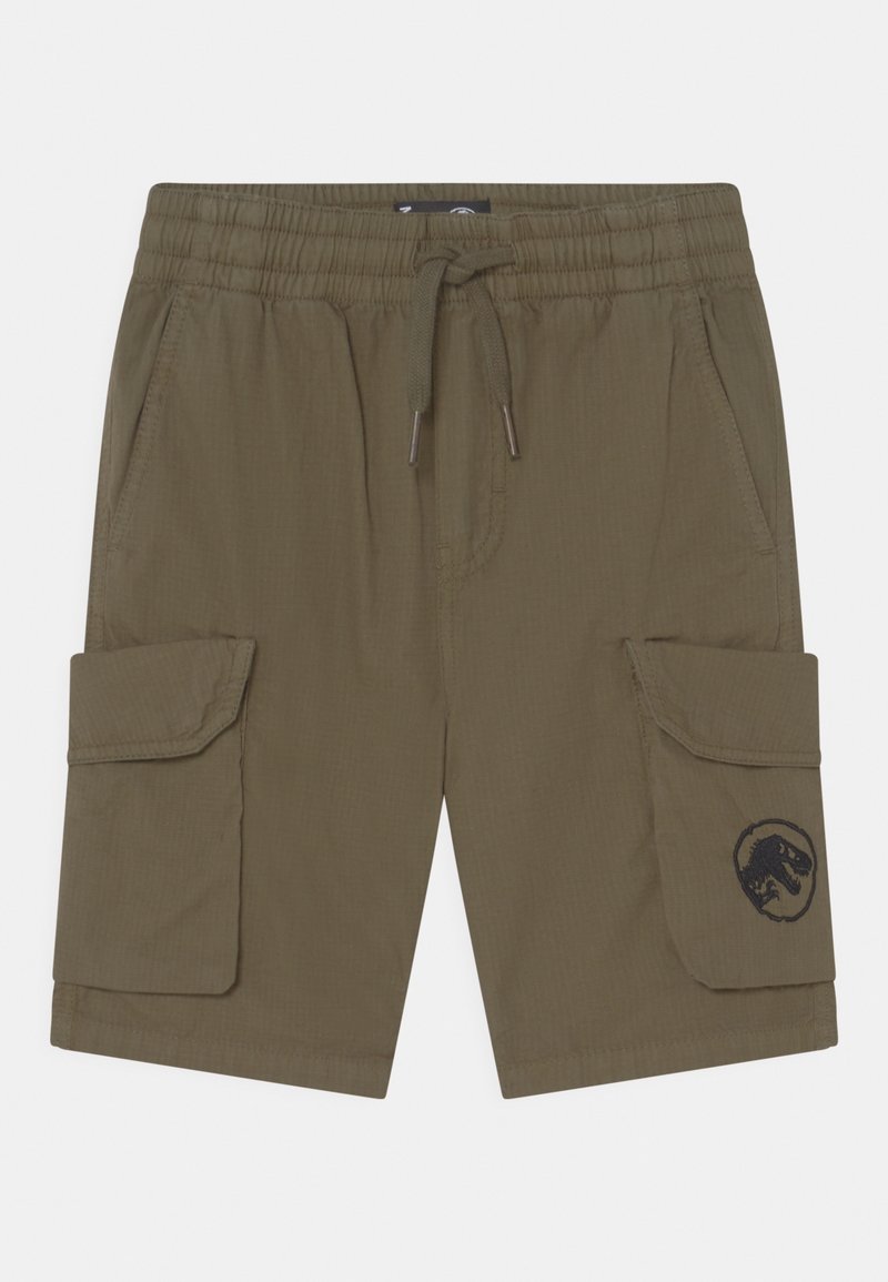 Short cargo vert olive avec taille élastique, cordon, poches latérales et poches à rabat ; logo dinosaure sur le rabat de la poche droite.