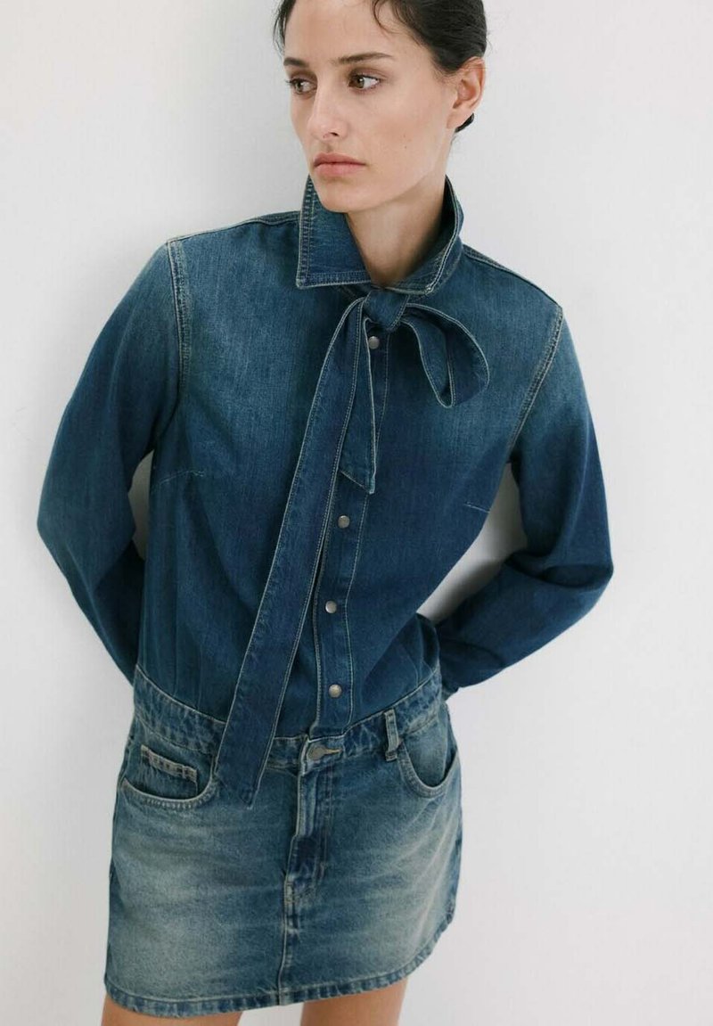 Robe Dénudée Une épaule MANGO En Denim Blanc - Taille XS/Petite, Neuve Avec étiquettes