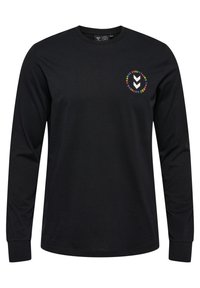 Svart långärmad t-shirt i bomull med rund halsringning och en färgglad grafisk text "Change Everything" på bröstet. Mjuk textur.