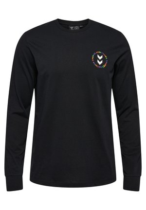 Svart långärmad t-shirt i bomull med rund halsringning och en färgglad grafisk text "Change Everything" på bröstet. Mjuk textur.