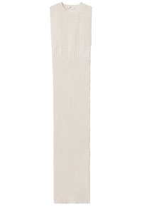 Sukienka bez rękawów z prążkowanej dzianiny w jasnym beżu, charakteryzująca się dopasowanym krojem i fakturowanym wzorem na całej powierzchni. Długa i prosta.