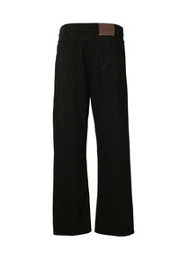 Mustad teksad sirge säärega disainiga, millel on kaks taga taskut ja nahast silt "Rocawear" vöökohal.