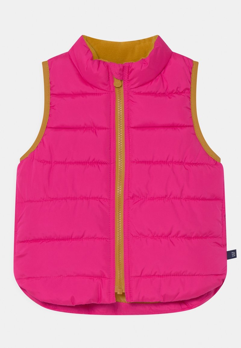 Rosa gepolsterte Weste mit hohem Kragen, Reißverschluss und geliner Futter. Merkmale eine gesteppte Textur und ärmelloses Design.
