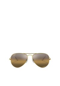 Occhiali da sole aviator in metallo dorato con lenti marroni sfumate, cuscinetti nasali trasparenti e un marchio discreto sulla lente. Design leggero con punte delle tempie regolabili.