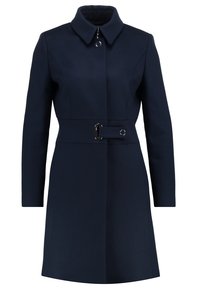 Manteau bleu marine à coupe ajustée, avec un col pointu, une taille ceinturée et une texture lisse. Fermeture éclair et détails en métal accentués.