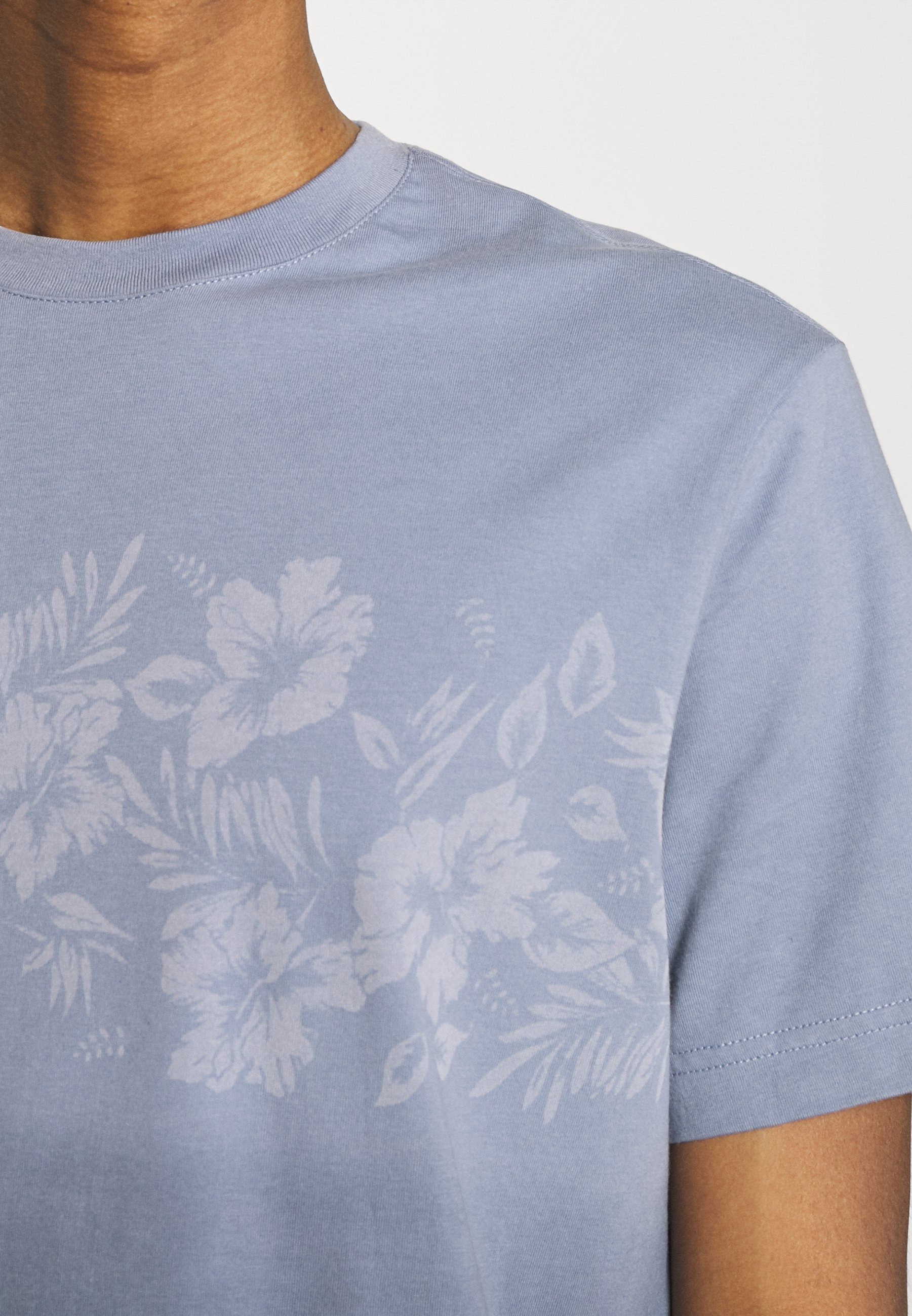 american eagle blue t shirt