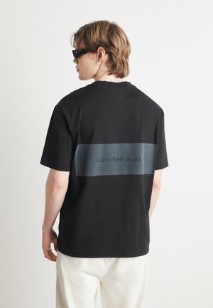 Calvin Klein Jeans COLORBLOCK TEE - Camiseta estampada - black