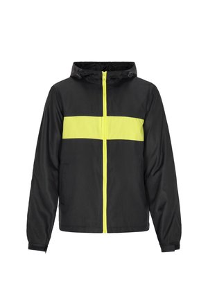 Schwarze Jacke mit Kapuze, ausgestattet mit einem markanten gelben horizontalen Streifen über der Brust und einem passenden Frontreißverschluss. Glatte Textur, lässige Passform.