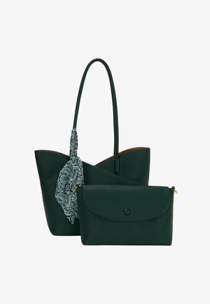 Zöld textúrájú bőrtáska, paisley mintázatú sál kiegészítéssel, amely tartalmaz egy levehető, illeszkedő tasakot patentzárral.