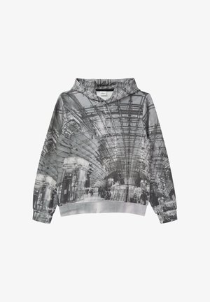 Bluza z kapturem w odcieniach szarości, z dużym fotograficznym nadrukiem wnętrza architektonicznego, o luźnym kroju i ściągaczach przy rękawach.
