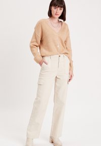 Cache Cache GEKNÖPFTE MIT V AUSSCHNITT - Gilet - beige