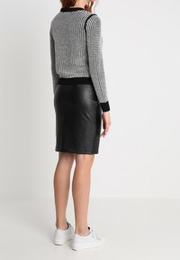 Banana Republic Stickad tröja - beige