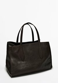Dunkelbraune Leder-Tote mit glatter Textur, rechteckiger Form und doppelten Griffen. Verfügt über klare Linien und ein minimalistisches Design.