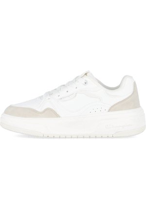 Sneaker bianca con dettagli in camoscio, design con lacci, colletto imbottito, dettagli traforati e suola in gomma testurizzata.